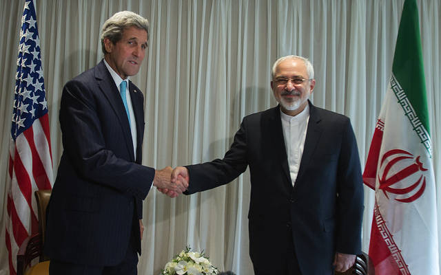 Nueva era en la geopolítica mundial: ¿hacia dónde? Secretario de Estado John Kerry y Ministro de Exteriores iraní Muhamad Zarif sellan el acuerdo.